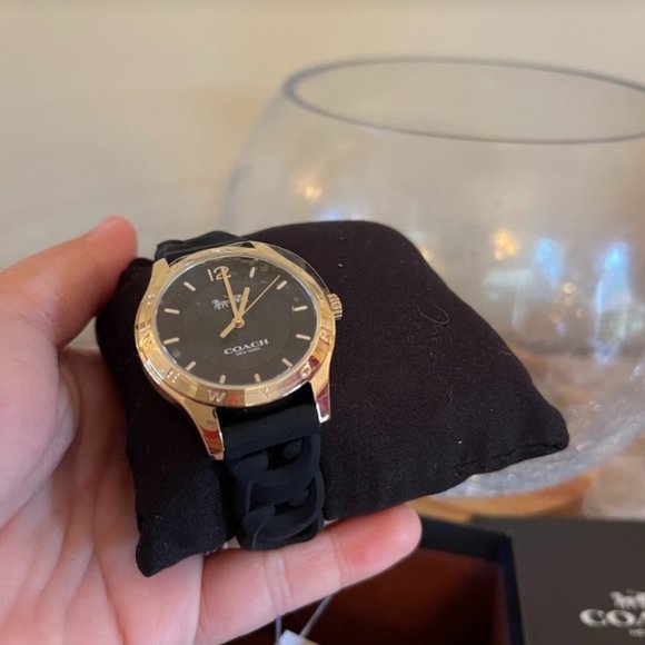Coach Maddy Watch, 34mm Gold tone case and Signature rubber strap Black W1631 - Picture 2 of 4